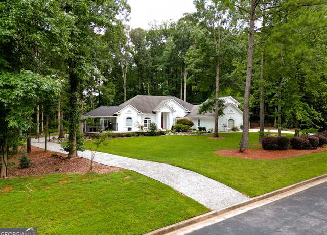 Property at 135 Adams Park Dr, Fayetteville, GA 30214, 5 beds, 3 baths