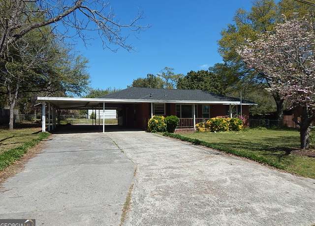 Property at 106 Seminole Ave, Warner Robins, GA 31088, 3 beds, 2 baths