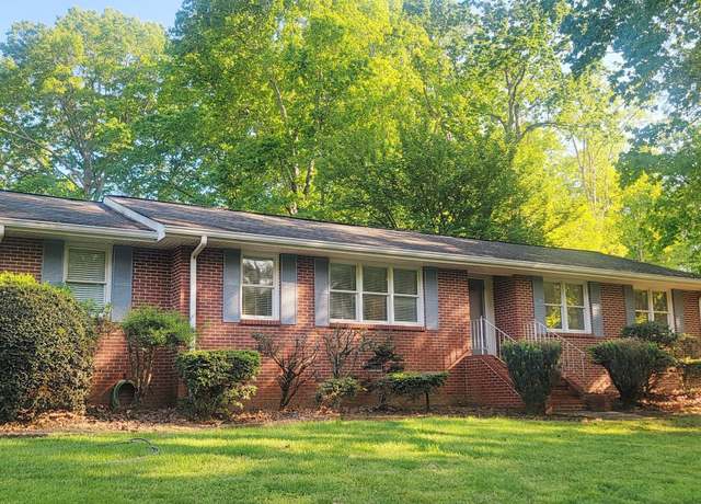 Property at 125 Hickory Ln, Cornelia, GA 30531, 3 beds, 2 baths