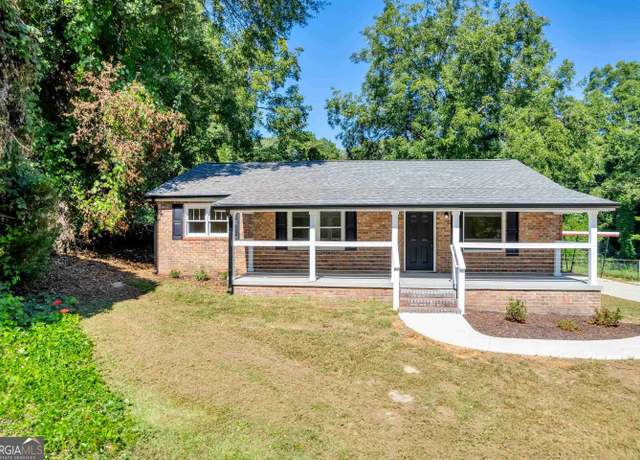 Property at 155 Nassau St, Toccoa, GA 30577, 4 beds, 2 baths