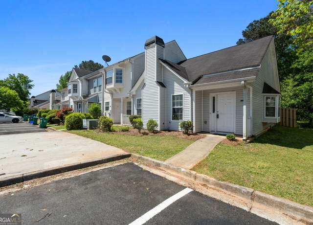 Property at 5882 Trent Walk Dr, Lithonia, GA 30038, 3 beds, 2 baths