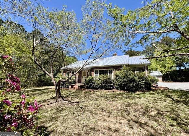 Property at 1806 Athens Hwy, Elberton, GA 30635, 2 beds, 1 bath