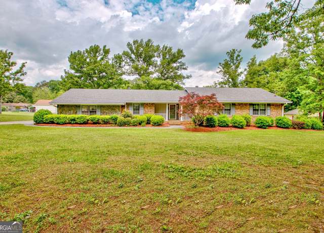 Property at 110 Silver Leaf Dr, Fayetteville, GA 30214, 3 beds, 2 baths
