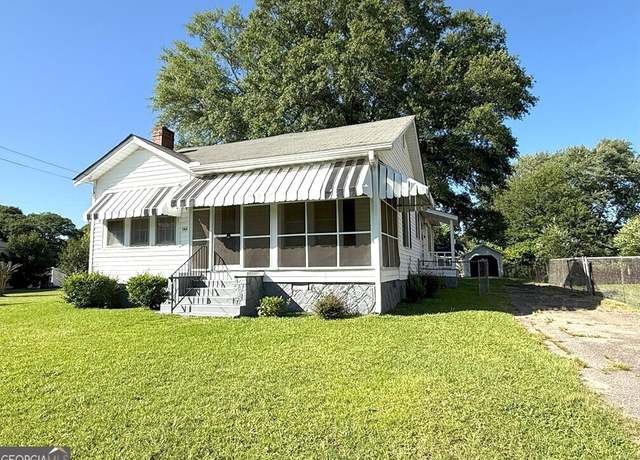 Property at 132 Carey St, Elberton, GA 30635, 3 beds, 1 bath