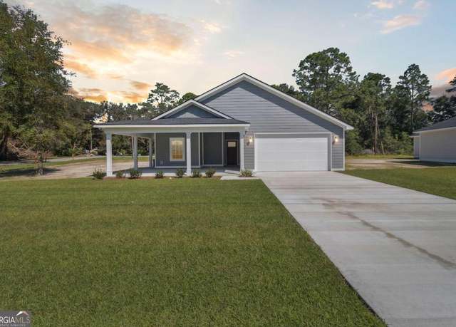 Property at 1010 Pine St, Darien, GA 31305, 3 beds, 2 baths