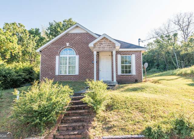 Property at 460 Elm St, Macon, GA 31201, 3 beds, 2 baths