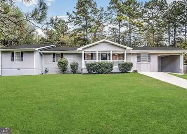 Property at 659 Country Club Rd, Newnan, GA 30263, 5 beds, 2.5 baths