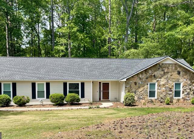 Property at 122 Hilo Rd, Fayetteville, GA 30215, 3 beds, 2 baths