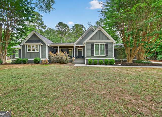 Property at 210 W Lakeview Dr NE, Milledgeville, GA 31061, 4 beds, 3.5 baths