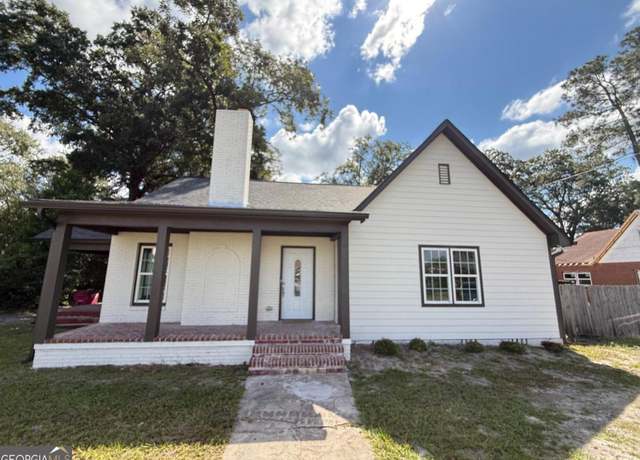 Property at 213 Fair St, Baxley, GA 31513, 4 beds, 2 baths