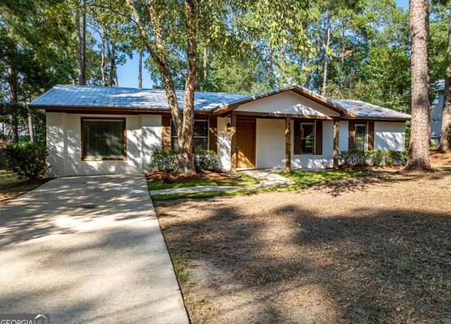 Property at 1803 Dallas Dr, Tifton, GA 31794, 4 beds, 2 baths