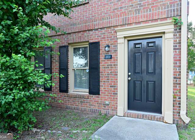 Property at 1309 Newton Rd, Albany, GA 31701, 3 beds, 2.5 baths