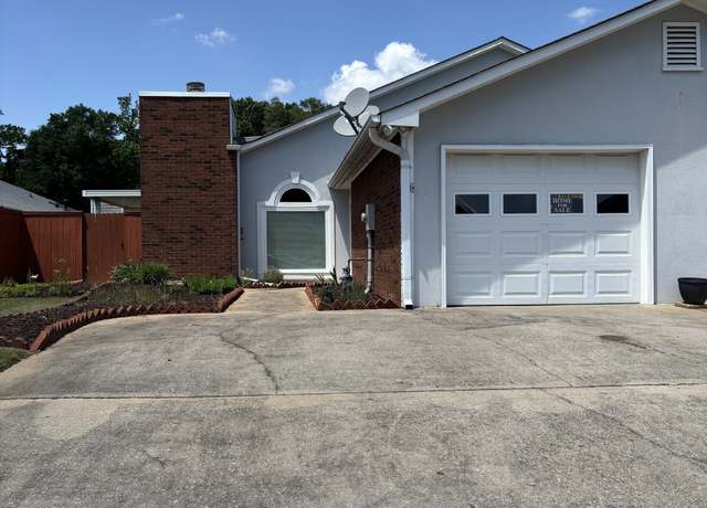 Property at 135 Courtyard Ln, Fayetteville, GA 30215, 2 beds, 2 baths