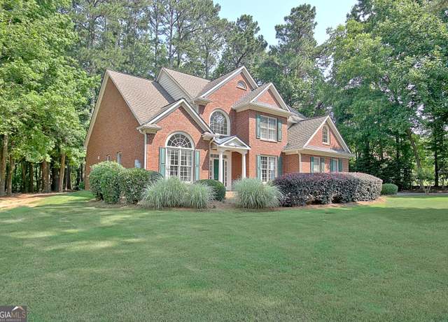 Property at 185 Newfield Dr, Tyrone, GA 30290, 5 beds, 3 baths