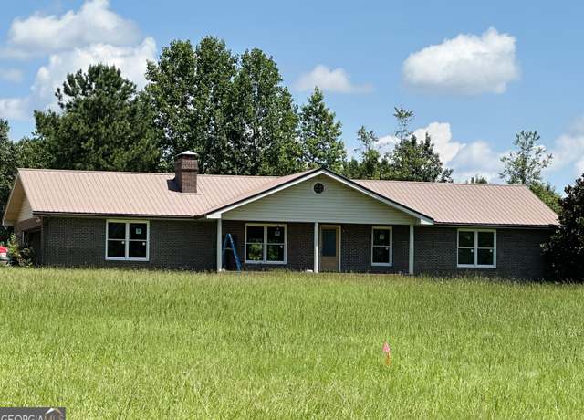 Property at 6421 Holly Springs Rd, Clermont, GA 30527, 4 beds, 3 baths
