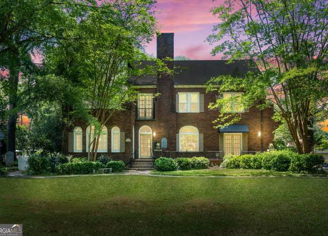 Property at 650 E College St, Griffin, GA 30224, 4 beds, 3 baths