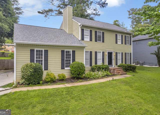 Property at 557 Spring Creek Way NE, Marietta, GA 30068, 3 beds, 2.5 baths