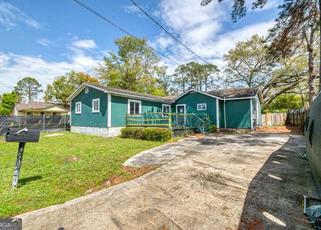 Property at 609 Jones St, Valdosta, GA 31601, 6 beds, 4 baths