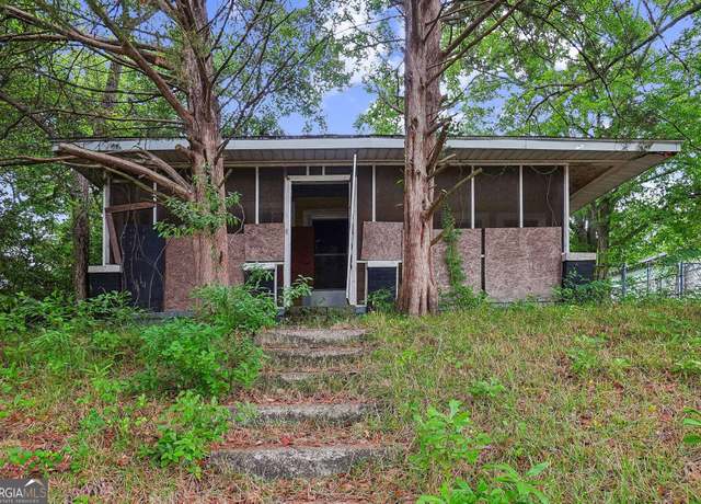 Property at 305 S 12th St, Cordele, GA 31015, 3 beds, 1.5 baths