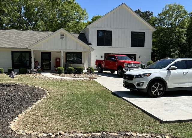 Property at 227 Martin Luther King Jr Dr, Winder, GA 30680, 3 beds, 3.5 baths