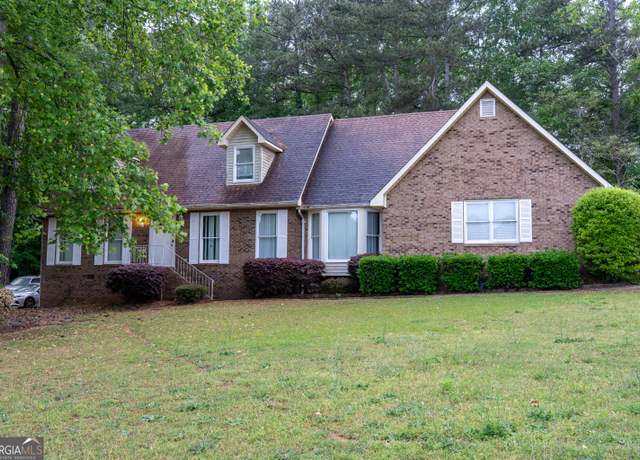 Property at 8039 Woods Ln, Jonesboro, GA 30236, 3 beds, 2.5 baths