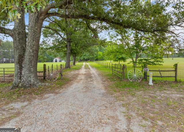 Property at 3978 WC Hodges Rd, Statesboro, GA 30461, 3 beds, 2.5 baths