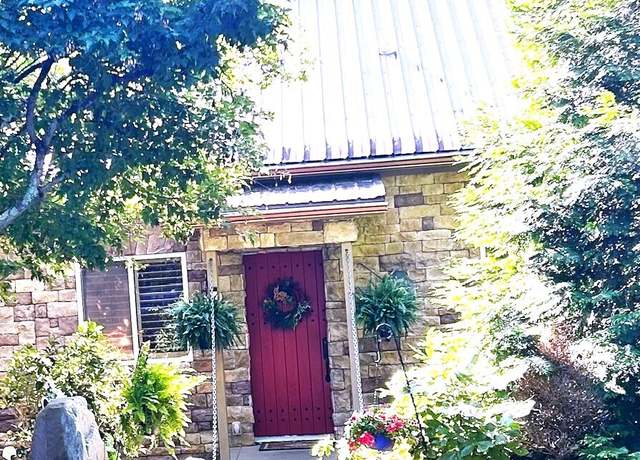 Property at 325 Weoka Ct, Ellijay, GA 30540, 4 beds, 3.5 baths