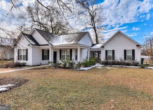 Property at 855 Academy Ave, Waynesboro, GA 30830, 3 beds, 2 baths
