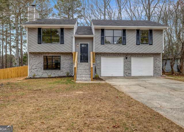 Property at 8443 Park Ridge Ln, Riverdale, GA 30274, 3 beds, 2.5 baths