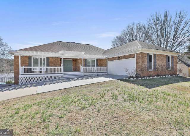 Property at 205 Castlewood Rd, Tyrone, GA 30290, 4 beds, 2.5 baths