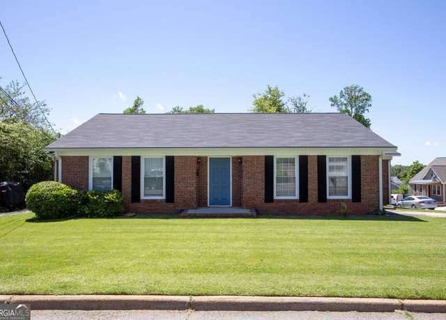 Property at 83 First Ave, Newnan, GA 30263, 4 beds, 2 baths