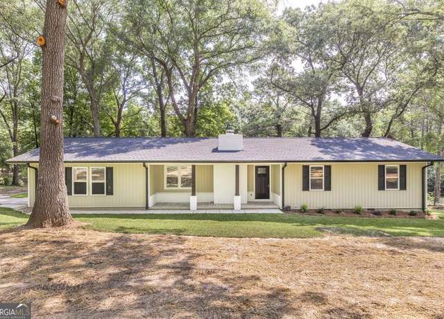 Property at 1017 Oak Ridge Dr, Byron, GA 31008, 3 beds, 2 baths