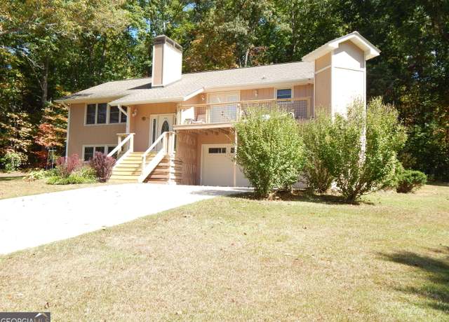 Property at 381 Hidden Lakeview Cir, Hiawassee, GA 30546, 3 beds, 3 baths