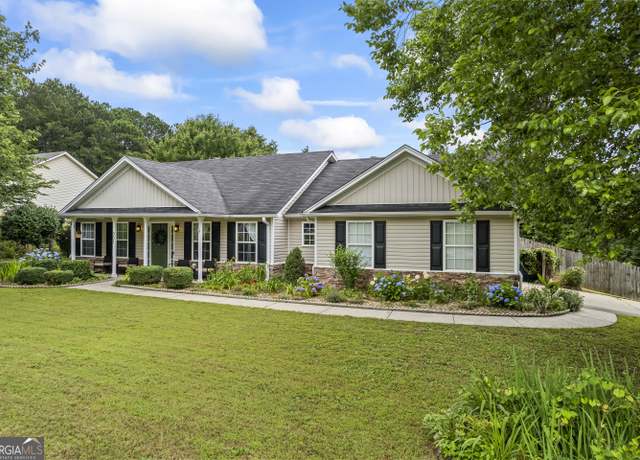 Property at 301 Bradford Ct, Auburn, GA 30011, 3 beds, 2 baths