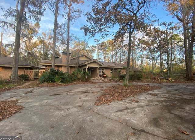 Property at 608 Pine Point Ct, Valdosta, GA 31602, 5 beds, 4 baths