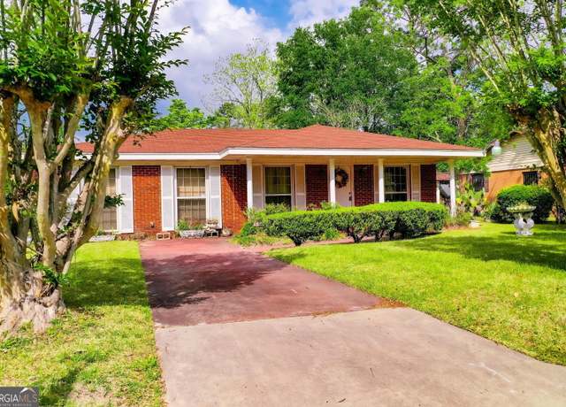 Property at 1408 Quarterman St, Waycross, GA 31501, 4 beds, 3 baths