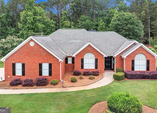 Property at 70 Merion Way, Newnan, GA 30265, 3 beds, 2 baths