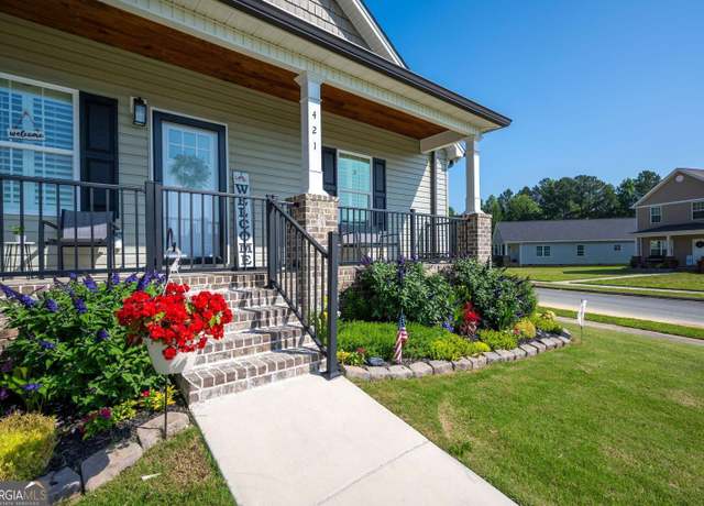 Property at 421 Coahulla Creek Dr, Dalton, GA 30721, 2 beds, 2 baths