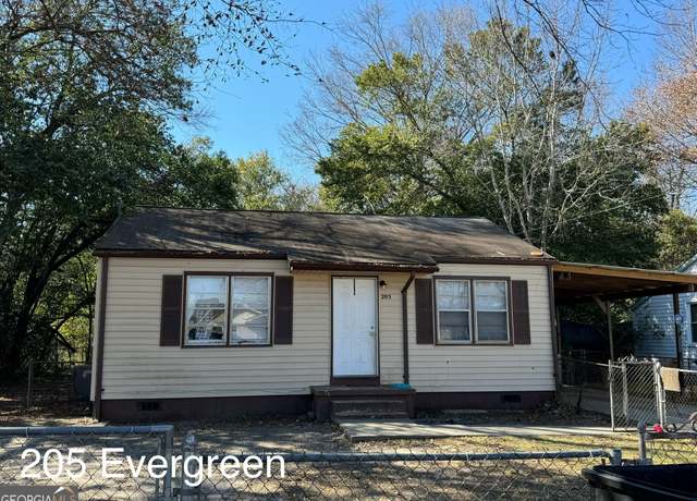 Property at 205 Evergreen St, Warner Robins, GA 31093, 5 beds, 2 baths
