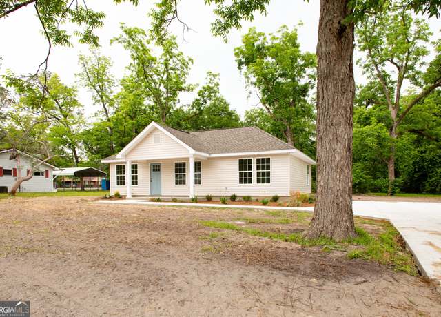 Property at 1920 Darling Ave, Waycross, GA 31501, 3 beds, 2 baths
