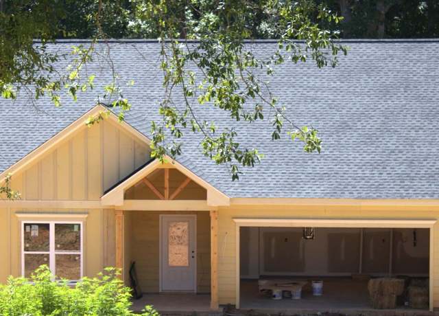 Property at 247 North Point Cir, Hartwell, GA 30643, 3 beds, 2 baths