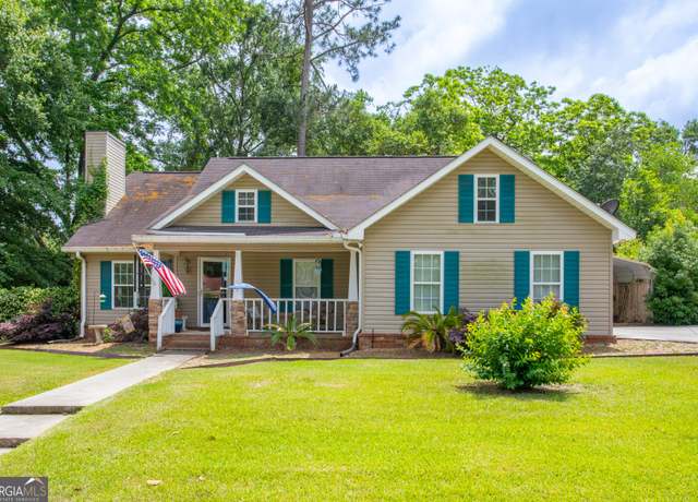 Property at 4 E Moore St, Statesboro, GA 30458, 3 beds, 2 baths