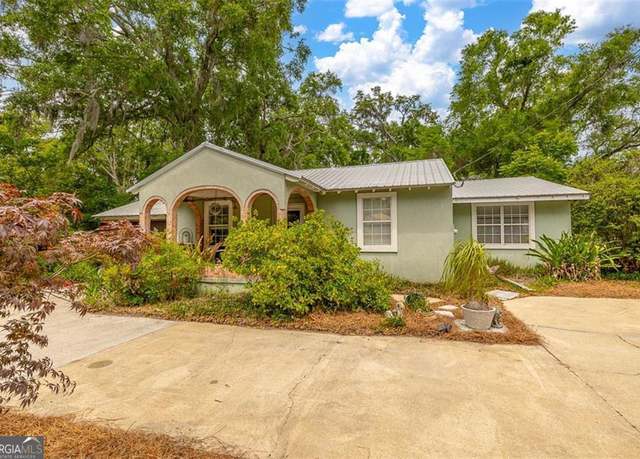 Property at 3 Stewart Ave, St. Simons, GA 31522, 5 beds, 3 baths