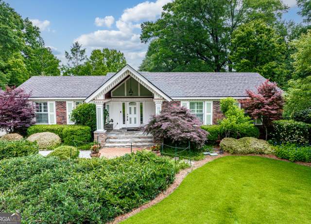 Property at 1033 Crawford St, Madison, GA 30650, 3 beds, 2 baths