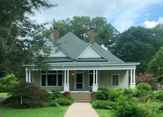 Property at 863 Jackson St, Locust Grove, GA 30248, 3 beds, 1.5 baths