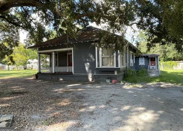 Property at 1406 Rosedale Ave, Waycross, GA 31501, 3 beds, 2 baths