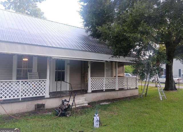 Property at 117 Cooper St, Fitzgerald, GA 31750, 2 beds, 1 bath