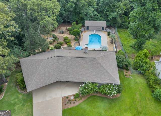 Property at 200 Oak Forest Ln, Warner Robins, GA 31088, 3 beds, 3 baths
