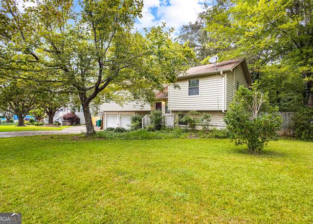Property at 3660 Cherokee Overlook Dr, Canton, GA 30115, 3 beds, 2 baths
