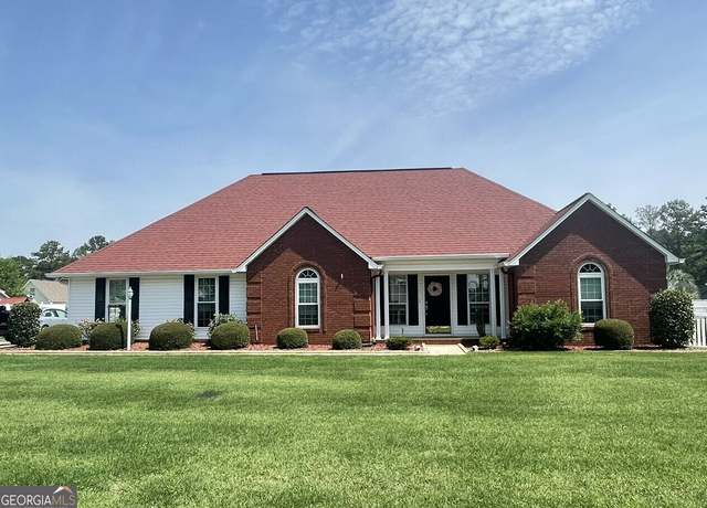 Property at 205 Ellicott Dr, Warner Robins, GA 31088, 3 beds, 2 baths